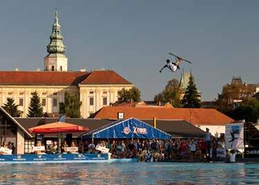 Začne v pátek 18. 8. Dožínkovým jarmarkem a workshopem Plody země v krásu proměněné.