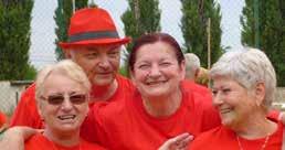ZAJÍMAVOSTI 8 2017 AKTUALITY Z KLUBU SENIORŮ Senioři, vstávat a cvičit! Dříve narození Kroměřížané z Klubu seniorů na Hanáckém náměstí přijali pozvání od kolegů z Nitry na sportovní den.