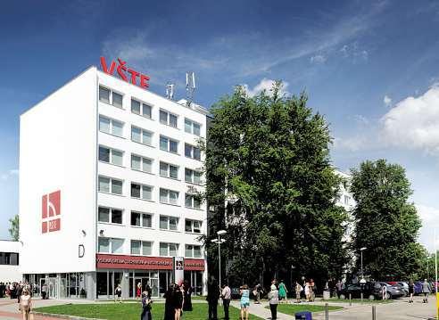 Prostě zpříjemní sičas strávený ve škole za ceny, které je nezruinují, uzavřel Tomáš Podmajerský. Naše škola má na 4500 studentů technických aekonomických oborů.