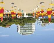 50 CASA AL MARE 20m 51 LUCERNA 52 MARCO POLO 30m 53 LEVANTE BILO 2/4 Lignano Sabbiadoro Moderní apartmánový dům situovaný přímo na pláži, v centrální části letoviska. K dispozici je výtah.
