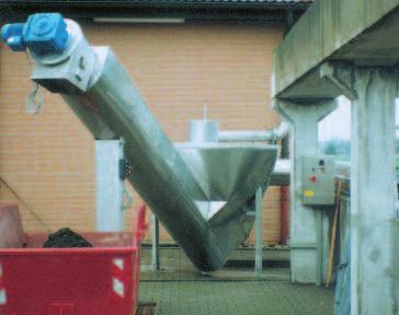 Úprava písku COANDA Separátor písku RoSF 3 vysoký stupeň separace 95% / 0,2 mm nucené provzdušnění omezuje separaci organiky Těžení písku až 3 t/h