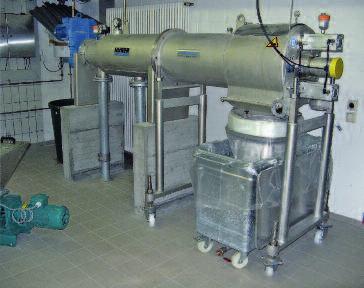 WASTE WATER Solutions Mechanická úprava kalů STRAINPRESS Separátor hrubých nečistot částic Kontinuální separace hrubých částic pod tlakem průtočná