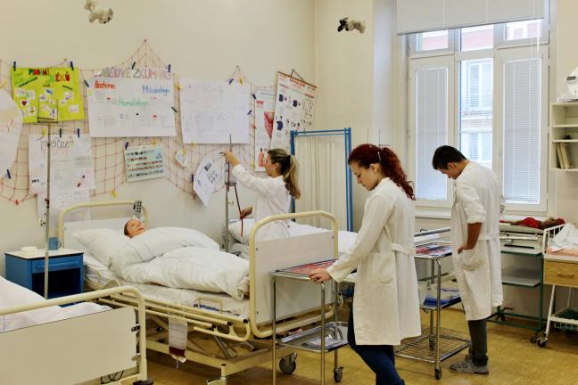 Onemocnění nebo zdravotní obtíže pro účely stanovení podmínek zdravotní způsobilosti uchazeče ke vzdělávání Kategorizace: 1) Prognosticky závažná onemocnění podpůrného a pohybového aparátu