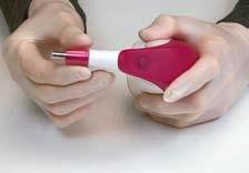 VITA Easyshade V První uvedení do provozu 5.3 Nasazení protiinfekčního víčka Před použitím na pacientovi musíte přístroj řádně vyčistit a dezinfikovat.