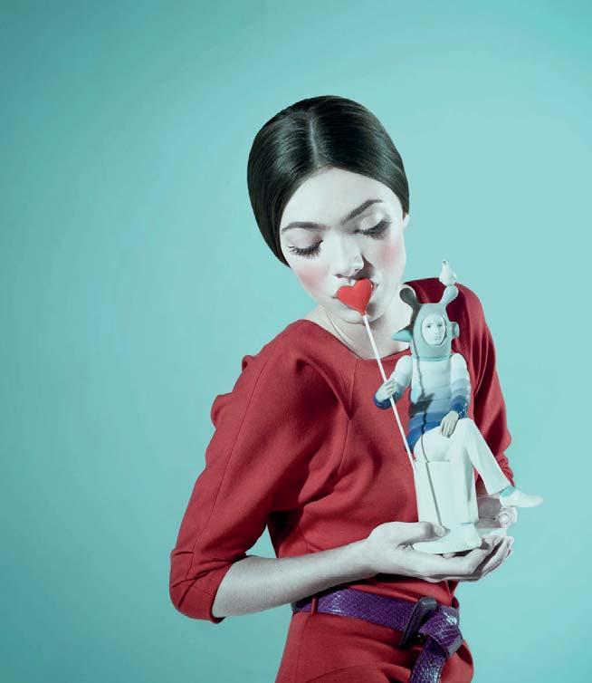 Titulní Text Lorem ipsum dolor sit amet, consectetuer adipiscing elit. Nullam sit amet magna in magna gravida vehicula. Etiam neque. In dapibus. Etiam neque. In dapibus augue non sapien.