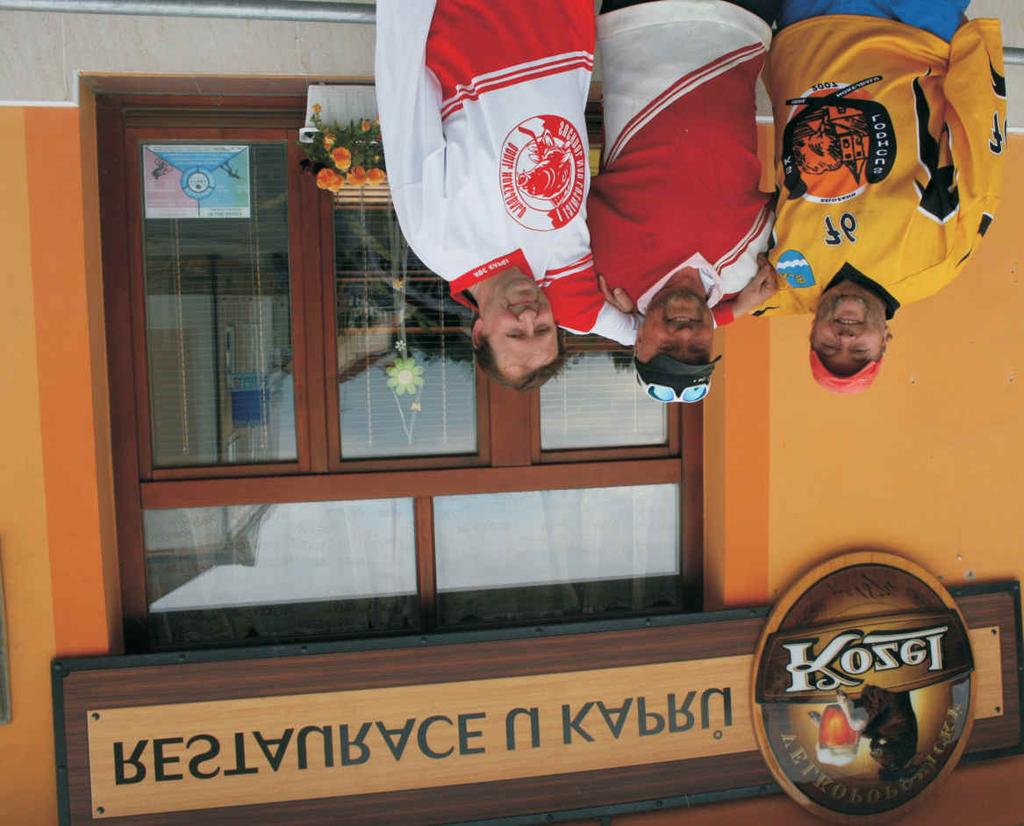 červen 2018 SUCHDOLSKÝ ZPRAVODAJ 19 ROZHOVOR Třicet let s hokejbalem Rozhovor s Jiřím Císařem, Pavlem Hadačem a Stanislavem Landou V letošním roce si hokejbalisté připomínají třicet let trvání svého