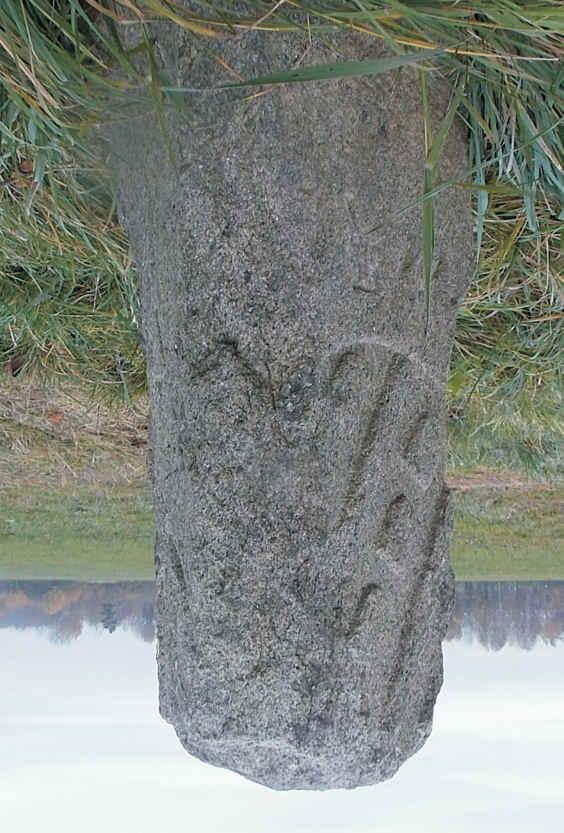 vsazen nový trojhranný mezník s erby všech tří vrchností.