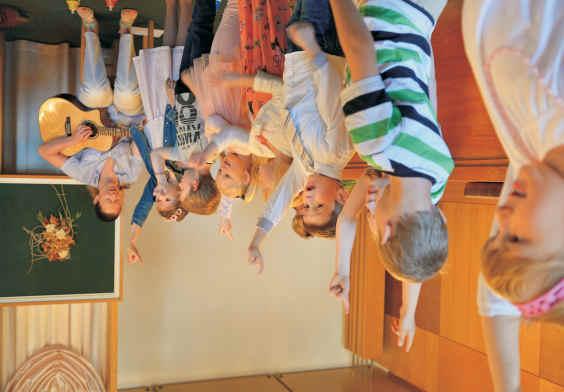 Wipplingerová (nestraník) se na základě svých dlouholetých zkušeností a odborných schopností přihlásila do výběrového řízení na ředitele naší školy a konkurz vyhrála.