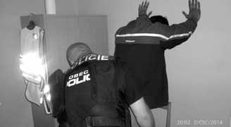 Z ãinnosti obecní policie SPADLA KLEC, MLADÍK BYL ZADRÎEN Ihned po vyhlá ení celostátního pátrání se beãovsk m stráïníkûm podafiilo zadrïet mladého muïe.