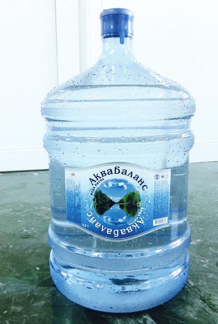 okruhu, umytý barel je obrácen o 180 a vložen pod plnící jehly průtokoměrem je do něho odměřen požadovaný objem.