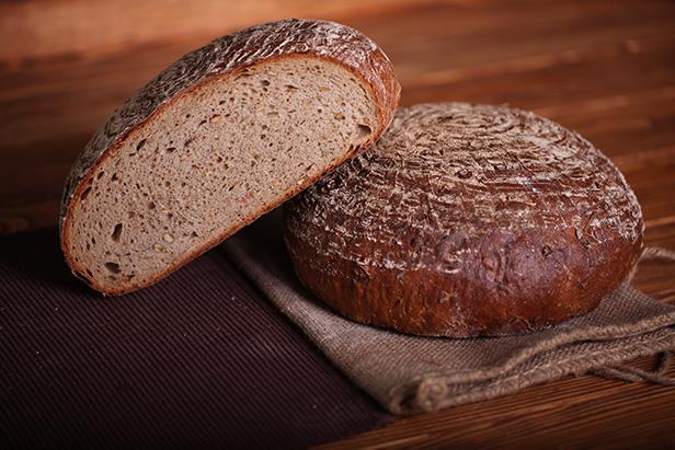 Luštěninový ošatkový chléb obsahuje celkem 4 % luštěnin (2 % fazole