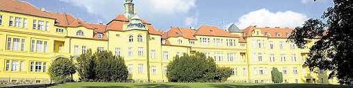 Nákladní vlak, britský bombardér, větrný mlýn, nákladní tatrovky adalší úžasné modely vyrobené sběratelem Jiřím Mládkem zlegen- dární české stavebnice Merkur jsou až do konce září vkvidění vgalerii