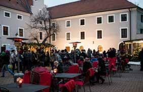 12 2017 SPOLEČNOST Kroměřížský Advent na radnici sází na kouzlo a atmosféru Nádvoří radnice a Klubu Starý pivovar se vchodem z Prusinovského ulice se opět promění v ostrůvek klidu a pohody v