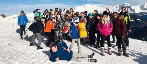 SUNNY Žáci Sunny Canadian International School opět strávili týden zimními sporty V Sunny Canadian International School jezdíme každou zimu na ozdravné pobyty na hory.