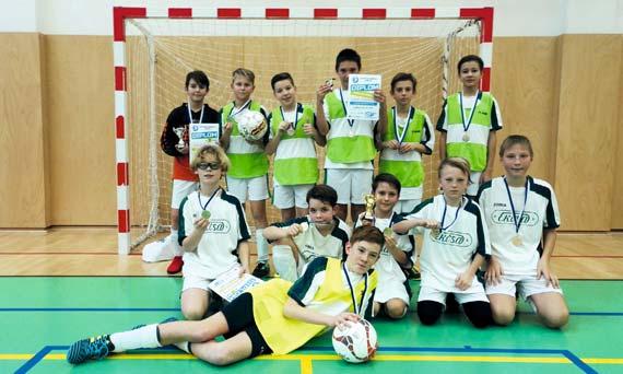 SPORT Starší žáci pokračovali ve vítězném víkendu V neděli 28. ledna se tým starších žáků účastnil domácího turnaje v ZŠ Jesenice pro ročníky narození 2005 a mladší.