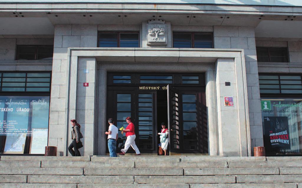 3. Městský úřad Jablonec nad Nisou Městský úřad tvoří starosta, tři místostarostové, tajemník a pracovníci úřadu.
