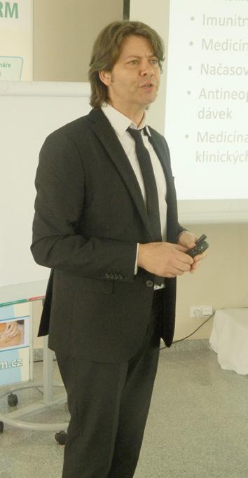 Z nádorových buněk, jež napadají a ničí, NK buňky přebírají antigeny, jež prezentují ostatním částem imunitního systému, čímž se aktivují dendritické buňky, makrofágy a leukocyty B.