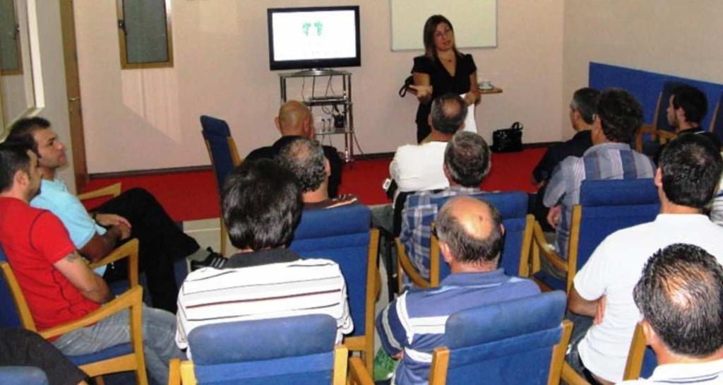 Opakovaně je zvažována možnost vytvoření specializované vzdělávacího střediska ( akademie ) pro personál soukromých bezpečnostních služeb.