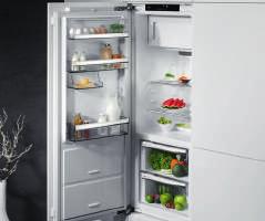 FREESTORE MULTIFLOW Systémy FreeStore a MultiFlow sa starajú o to, aby v chladničke panovala ideálna teplota a vlhkosť a vzduch rovnomerne cirkuloval okolo uložených potravín.