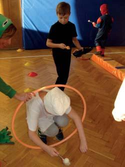 K tanci i poslechu hrála skupina Los playboys, která s námi vydržela až do třetí hodiny ranní. O přestávkách jsme mohli zhlédnout vystoupení místního rope-skippingového oddílu.