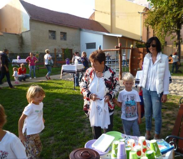 svítí sluníčko - interaktivní stezka podél Kouřimky. Na našem úspěchu se podílela i prezentace projektu Městský park - Pulsující srdce města.