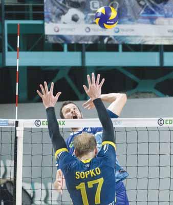 Tridsaťjedenročný rodák zo Žirian má na svojom konte zatiaľ 96 bodov, suverénne vedie rebríček najviac bodujúcich hráčov a ak vydrží v našej extralige celú sezónu a znova nevyužije v prestupovom