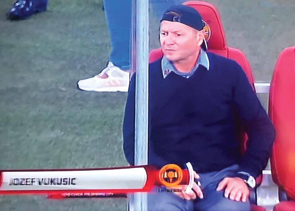 FUTBAL 5 JOZEF VUKUŠIČ robí divy s FC Polokwane City vlani sa tím ledva zachránil, teraz bojuje o čelo Lucky šiltovku rozoberajú i komentátori Októbrové číslo futbalového mesačníka KICK OFF