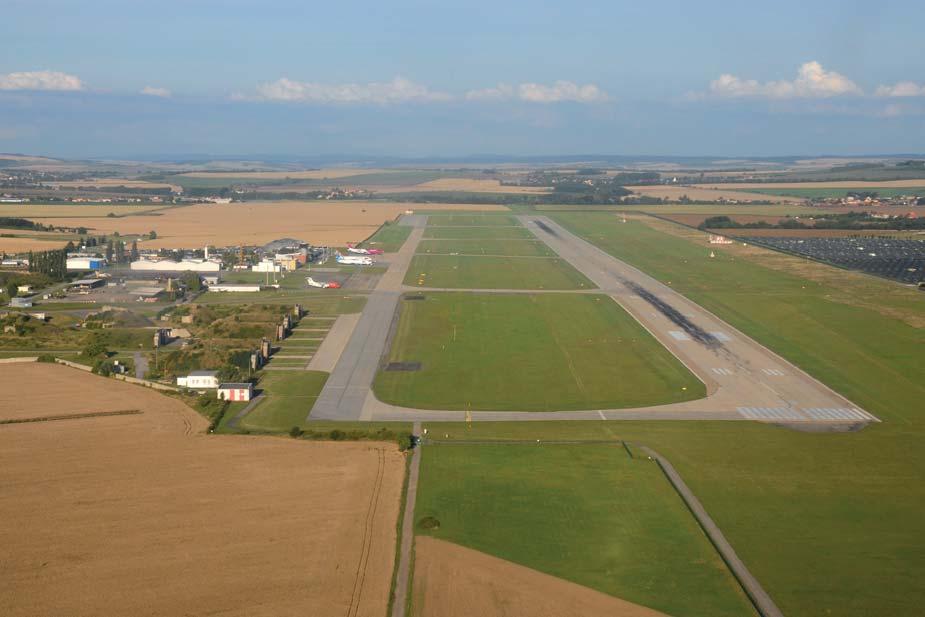 výroční zpráva ÚCL 211 Oddělení inspektorů pilotů (OIP) V oddělení inspektorů pilotů odboru OLD byli v roce 211 zaměstnáni včetně vedoucího celkem 4 inspektoři piloti a jedna inspektorka palubních