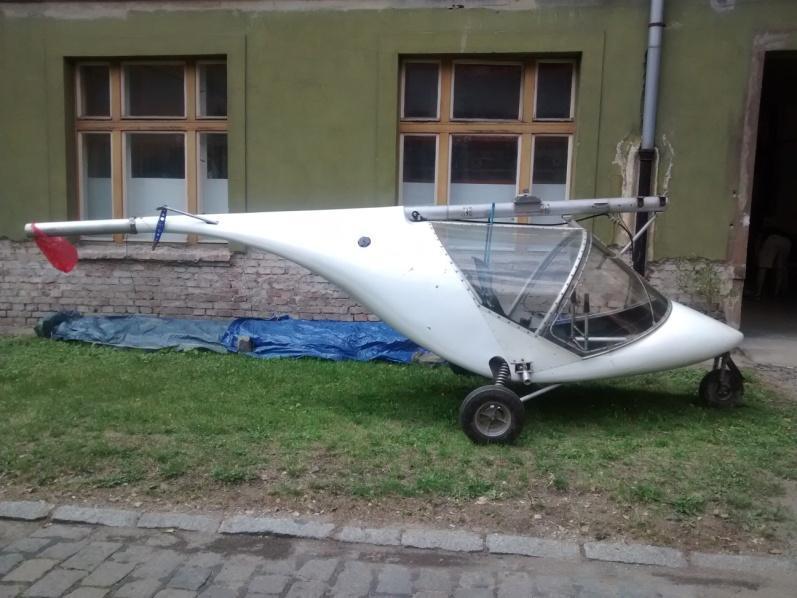Úvod Letadlo, jímž se tato práce zabývá, vychází ze sériově vyráběného stroje TL-32 Typhoon, jenž byl prvotinou dnešního úspěšného výrobce ultralehkých letadel, společnosti TL Ultralight.