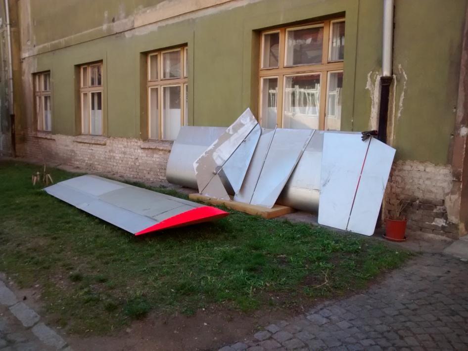 Obrázek 2 Křídla a ocasní plochy TL-32 Typhoon ČVUT Realizace projektu nebyla dokončena z důvodu nevhodné pozice vzpěry vůči křídlu a části letounu byly uloženy ve skladu.
