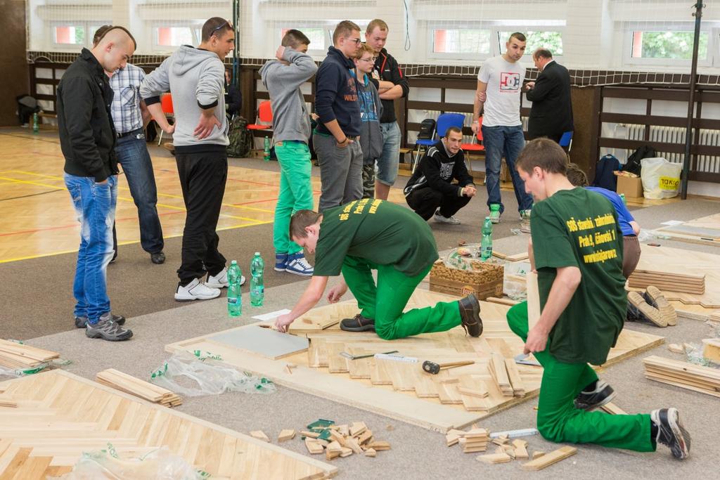 místo Marek Perna a Václav Vrzal Střední škola polytechnická Brno Soutěžící měli velkou motivaci uspět, vždyť na ně čekala nejen finanční odměna ve výši 6, 4 a 2 tisíce, ale také praktické a věcné