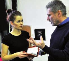 Podle Zdenka Merty, kter si tentokrát ve vlastním díle také zahraje i jednu z rolí, bude pfiedstavení poctou v em, ktefií nûco tvofií. Proã bude va e múza nahá? Tak, múza b vá ãasto nahá.