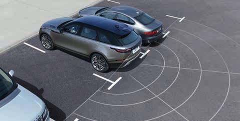 DOPŘEJTE SI PARKOVÁNÍ BEZ STRESU Range Rover Velar nabízí ty nejvyspělejší technologie pro zajištění intuitivního a snadného parkování.