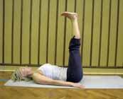 Double Leg Lower Lift Základní poloha leh přednožit, paže podél těla. Chodidla flexujte. Pánev je v postavení imprint.