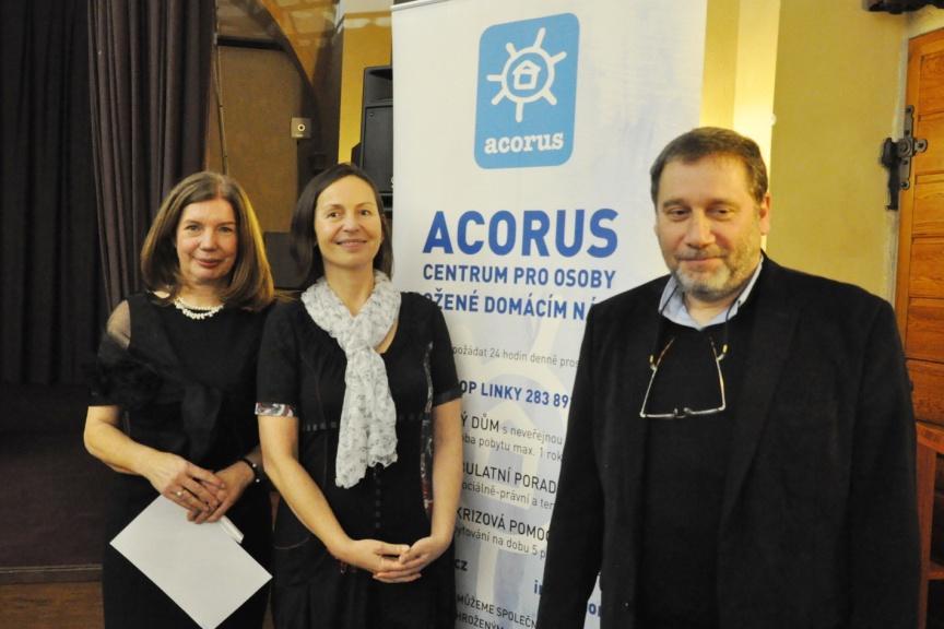Mikulášský charitativní bazar na Pražské křižovatce o Vánoční trhy