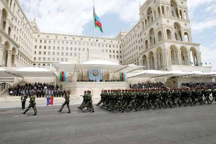 Státnost Baku, náměstí Azadlig, vojenská přehlídka k 20. výročí vyhlášení nezávislosti řádné sbory ázerbájdžánské armády.