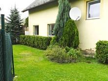 2) Chlumčany, okres Louny, podlahová plocha 190 m 2, celková výměra pozemku 296 m 2 RD 4+1 v obci Chlumčany u Loun.