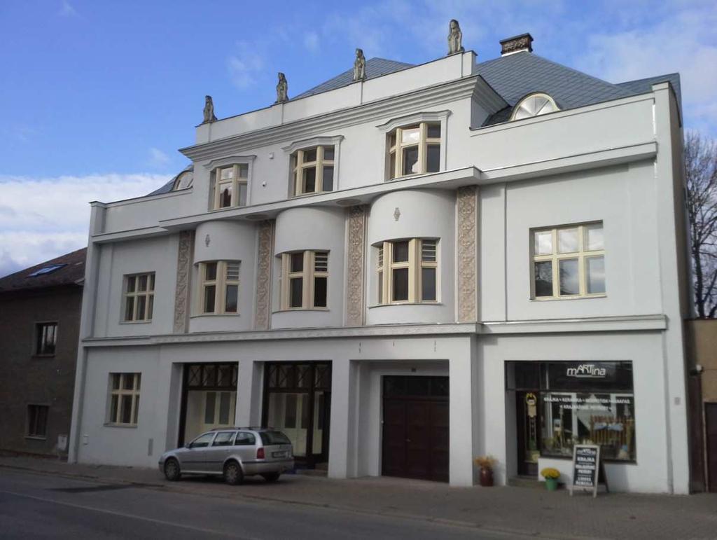 Muzeum krajky Vamberk Muzeum krajky Vamberk (MKV) je externím pracovištěm, jehož hlavní náplní je zajištění provozu stálé expozice věnované lidové krajkářské tvorbě a vývoji krajkářství pod vlivem