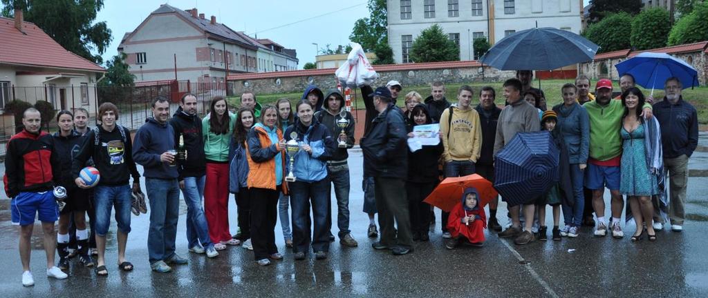 18.6.2011, Sokolovna-antuka 10 družstev, 2. ročník: V So 18.6. se sešlo 10 amatérských družstev na 2. ročníku antukového letního turnaje Antuka Tour. Hrálo se na dvou kurtech u MB sokolovny.