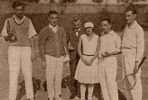 Stal se dvojnásobným mistrem republiky ve čtyřhře (1930 s Novotným, 1931 s Macenauerem).
