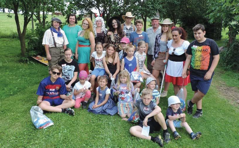 Bylo připraveno vynikající občerstvení - grilované maso, párky z udírny, gulášová polévka a spousta dalších dobrot. Poděkování patří všem, kteří se na akci podíleli.