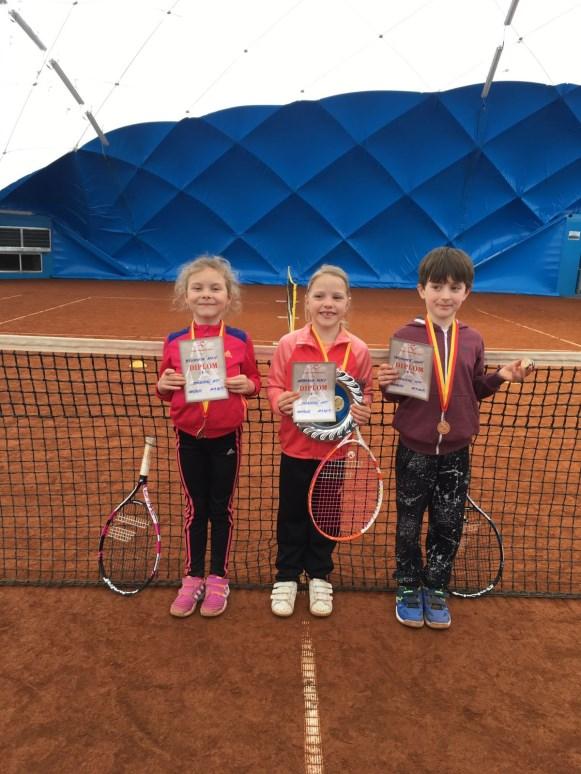 V současné době máme 70 členů rozdělených do kategorií minitenis (4 až 7 let), babytenis (8 až 9 let), mladší žákyně/žáci (10 až 12 let), starší žákyně/žáci (13 až 14 let), dorostenky/dorostenci (15