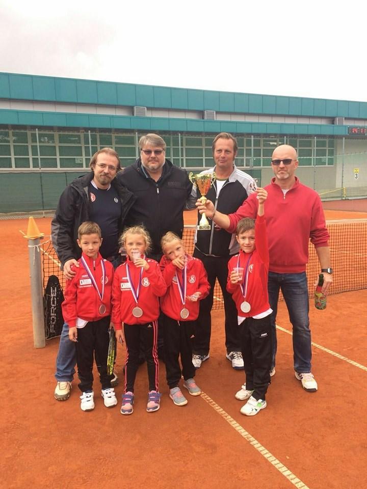 nejlepší bybytenista mám 4 medaile z celorepublikových turnajů, nejlepší minitenista získal 1. místo - 3x, finalista - 2x, třetí místo - 5x. Nábor je pro děti od 4 let věku.