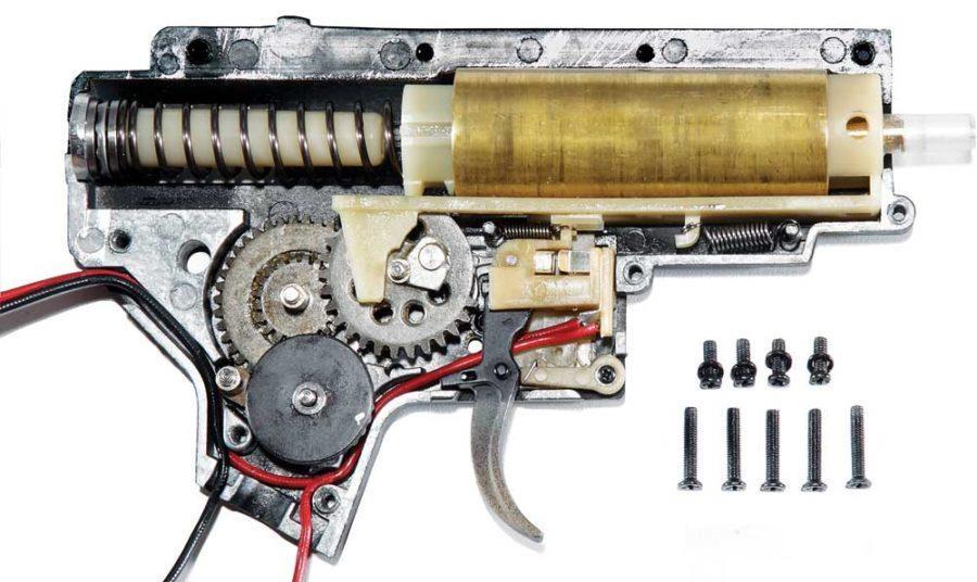 Zadání Navrhněte konstrukci skákajícího robotu využívajícího akumulované energie pro skok do výše cca 1 m. Realizujte prototyp robotu.