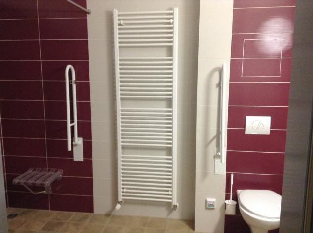 podlaze nebo vytéká z umyvadla či WC, Přivolejte ihned