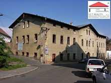 3) Srovnávací hodnota 1. srovnatelná nemovitost Prodej objektu z roku 1812, která se nachází v blízkosti centra města Příbora, okr. Nový Jičín. Budova má sedlovou střechu a tři podlaží.