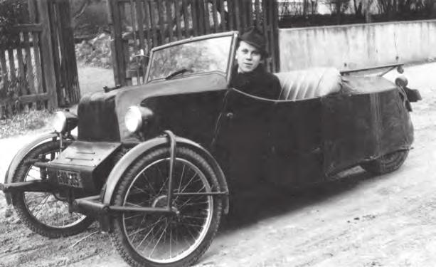 První tříkoly jsou na světě První vozítko vyrobili bratři Stránští v roce 1948 na zakázku pro čalouníka, který chtěl jako zvláštní službu svým zákazníkům očalouněný nábytek vozit. To byla výzva.