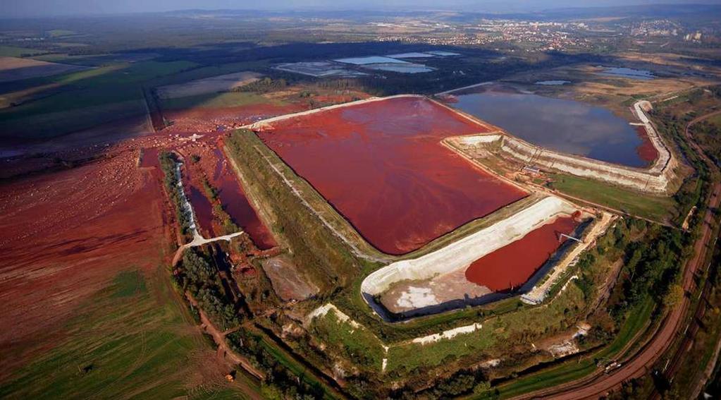 4.10.2010 protržení hráze odkalovací nádrže hliníkárny u města Ajka: 10, >