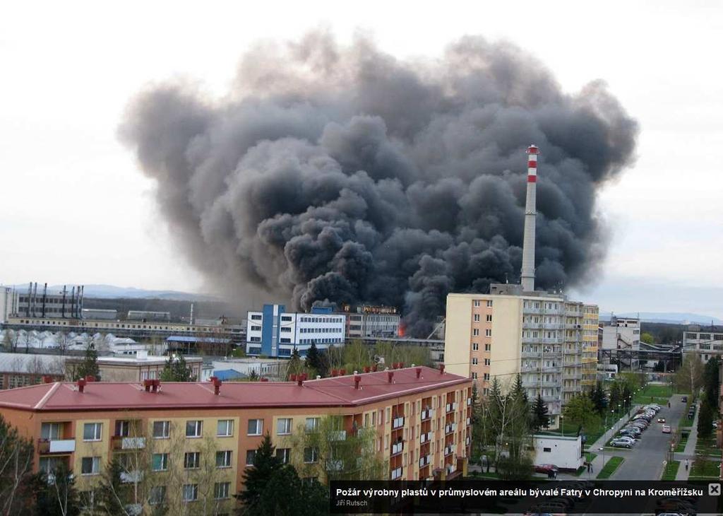 8.4.2011 Chropyně požár výrobny plastů < http://zpravy.idnes.