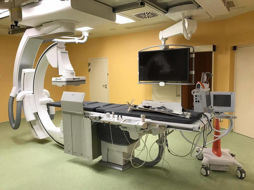 PŘÍLOHY Příloha 1 Angiografický přístroj Siemens Artis Q s C ramenem